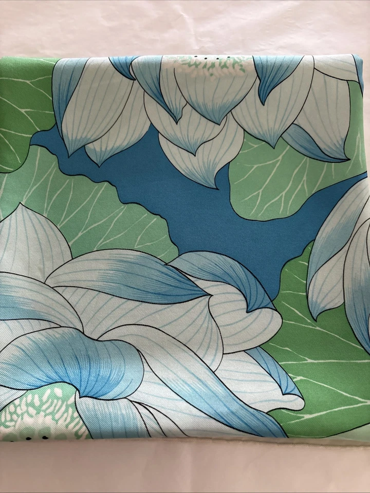 HERMÈS Rare Carré Foulard Vintage Soie PARIS -Fleurs De Lotus -90 X90Cm. TBE - Photo 2/4