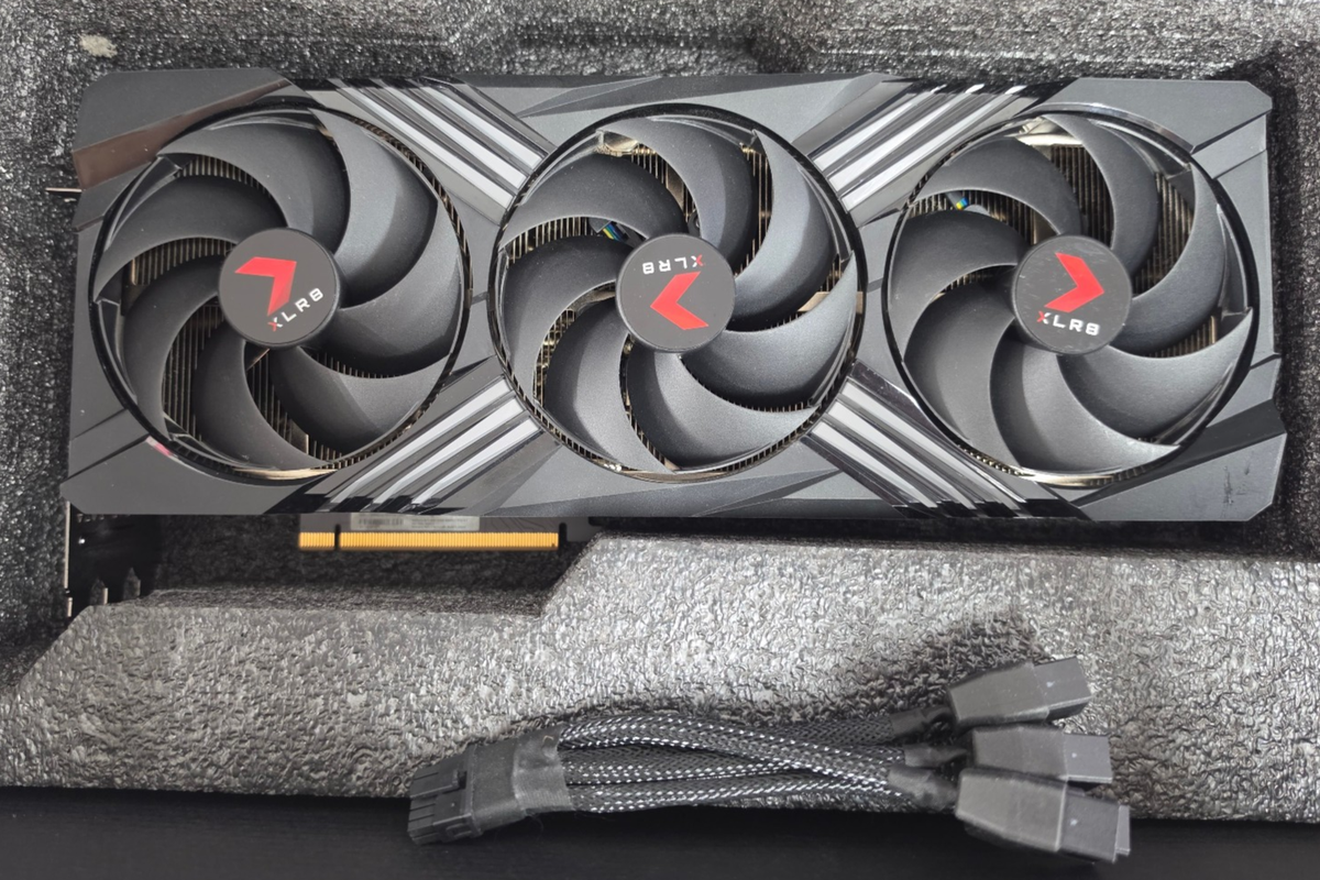 PNY GeForce RTX 4090 XLR8 Gaming VERTO EPIC-X RGB OC Triple Fan
