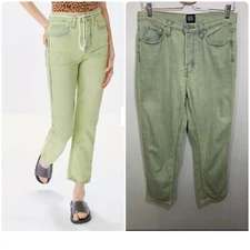 BDG Jeans Ultra High Rise Slim Straight 28