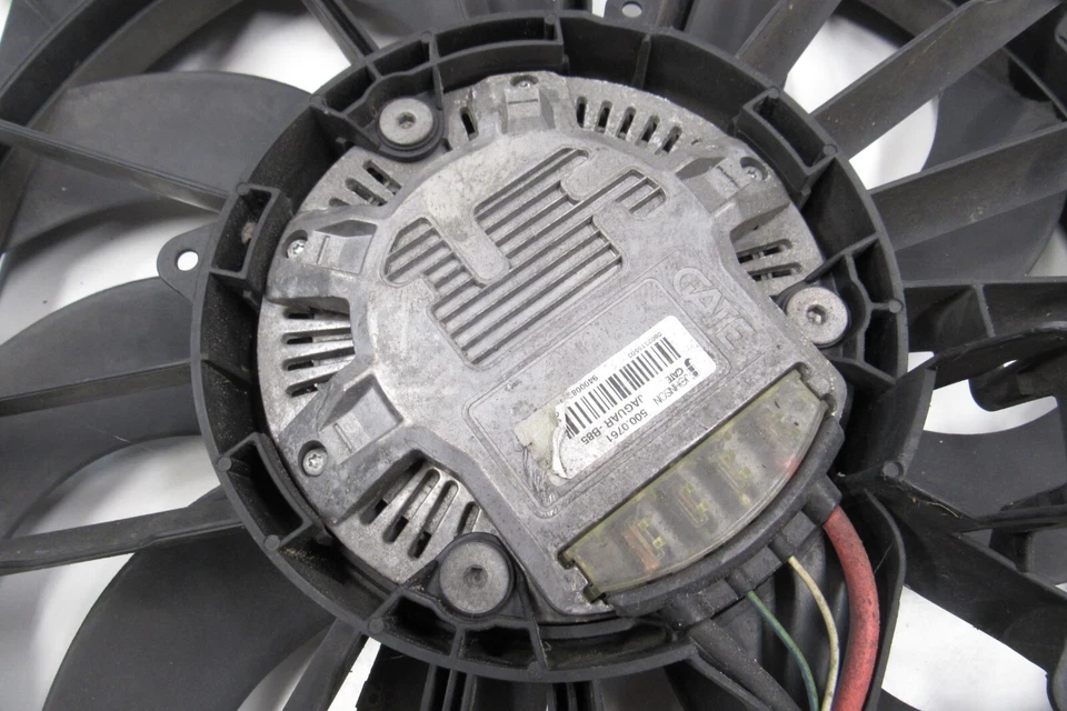 Ventilador de refrigeración del radiador del motor del motor N/A 10-12 Jaguar XF 5,0 L con cubierta OEM USADO Foto 3 de 4