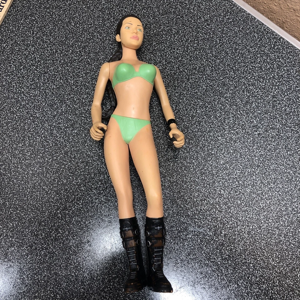 Lara Croft Tomb Raider Action Figure 11" Tall 2001 Paramount Pictures Playmates - Image 3 of 4