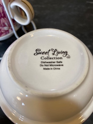 Sweet Living Collection of 4 Coffee Cups with Holder Shades of Pink butterflies - Picture 2 of 8