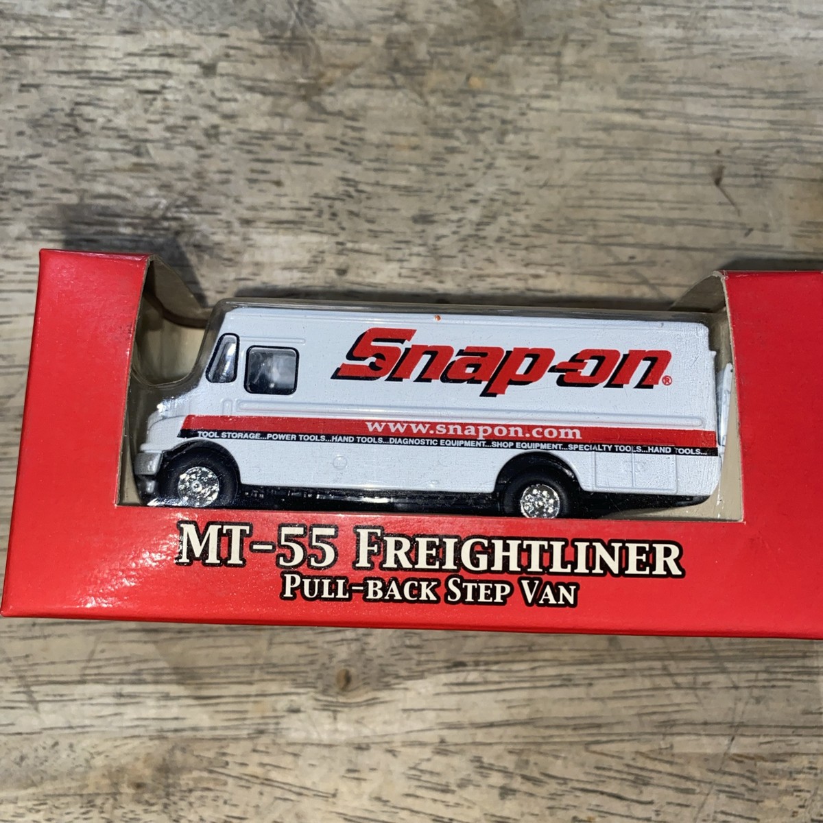 1/64 Snap-On Crown Premiums Collection MT-55 Freightliner Pull
