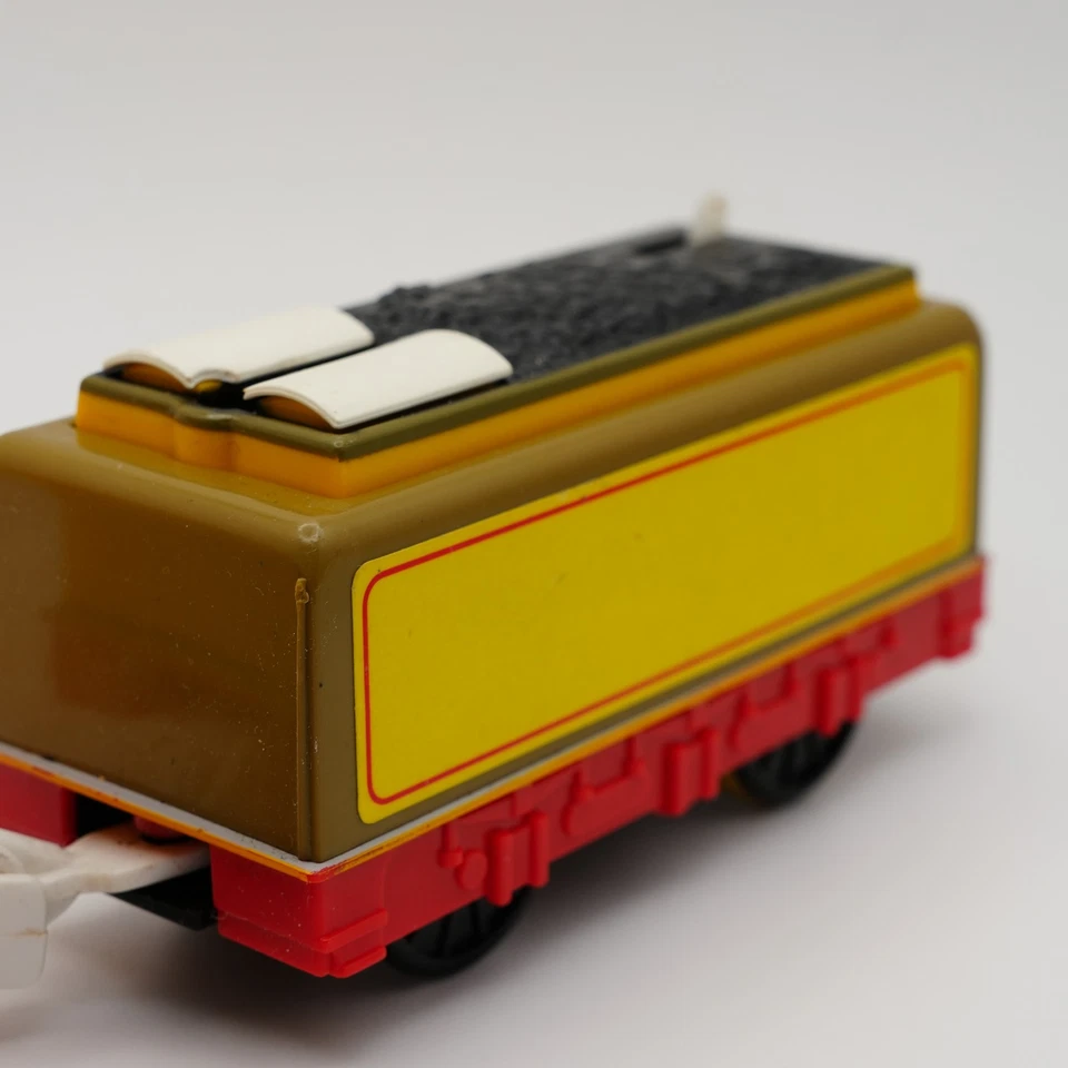 Thomas & Friends Trackmaster Yellow Traine 2005 Gullane NOT WORKING - Image 3 of 4
