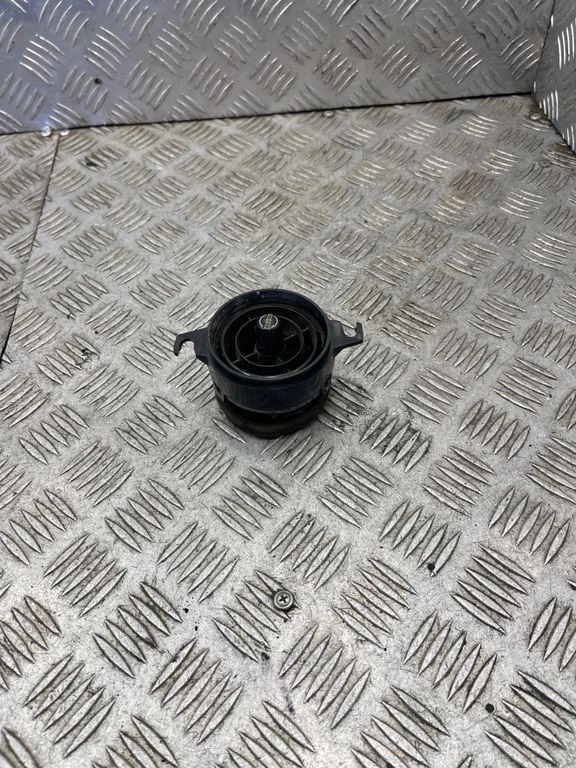 Toyota Land Cruiser (FJ60) 1988 interior part 55670-90A01 BRR10547 - Image 3 of 4