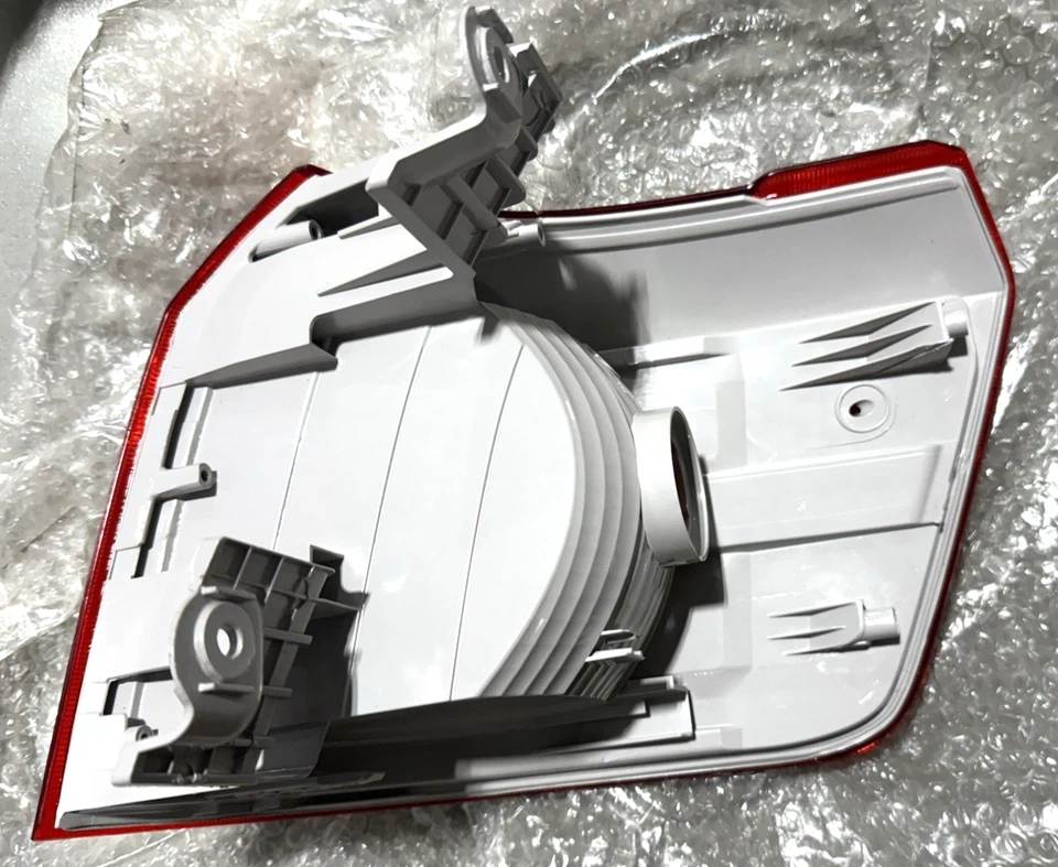 Lámpara de luz trasera izquierda para conductor GMC Terrain 2010-2017 22802421 (OEM ORIGINAL) *NUEVA* Foto 2 de 4