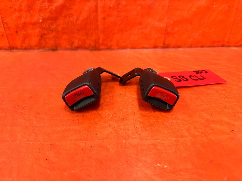 09-11 MAZDA RX8 RX-8 - TRASERO IZQUIERDO Y DERECHO - HEBILLAS CINTURÓN DE SEGURIDAD TRASERO CLIPS OEM 303 Foto 2 de 4