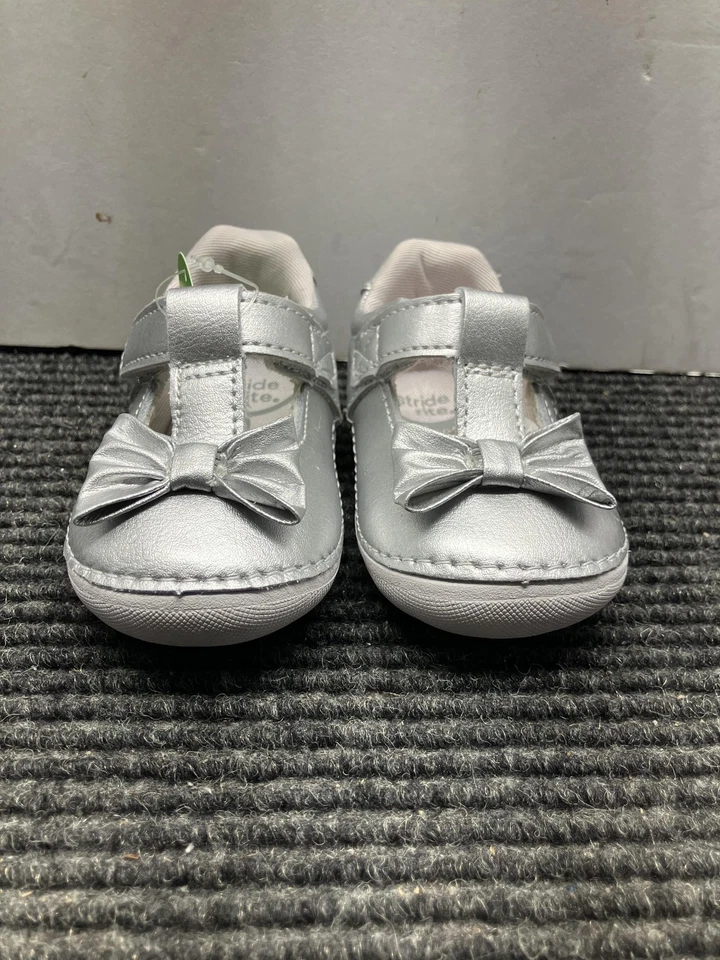Zapatos Stride Rite Infantiles Niñas Talla 3 Plateados Movimiento Suave Ashtyn Mary Jane Bow Foto 2 de 4