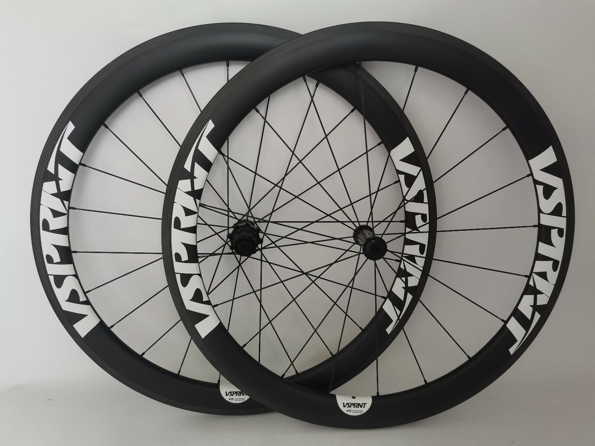 スポーツカーの前輪 1 個、 carbon size 700C スポーツカーの前輪 1 個、 carbon size 700C