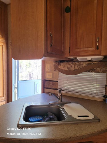 Used 5th Wheel RV Camper at a bargain price - Picture 7 of 27