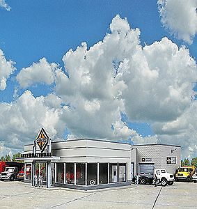Walthers Cornerstone 933-4025 HO Scale International Truck Dealership -- Kit