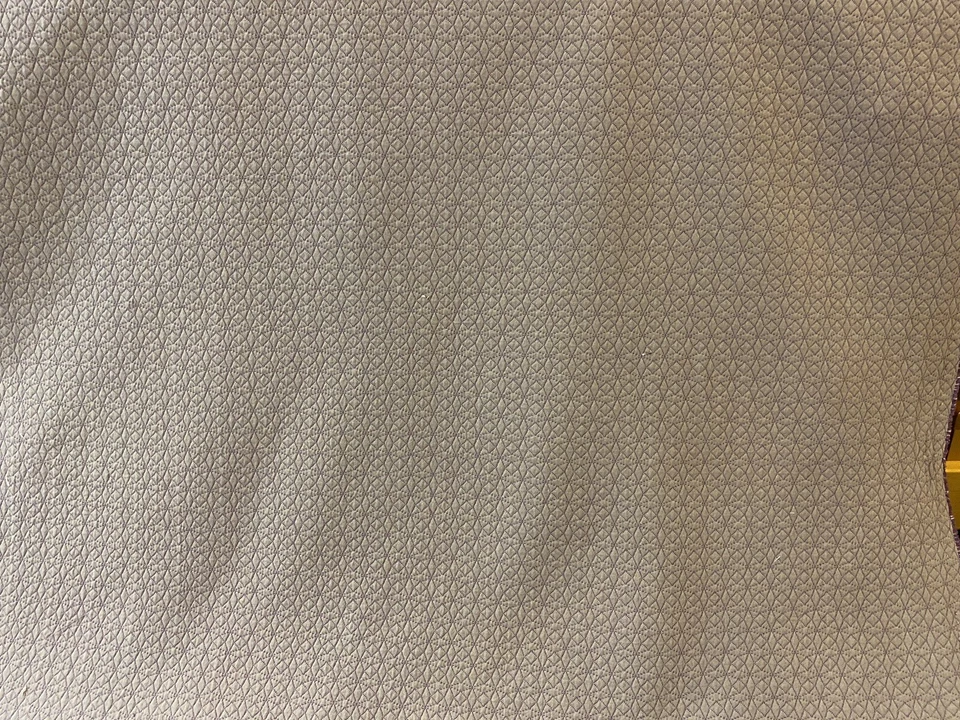 Estofamento de tecido lilás matelasse - Imagem 2 de 4