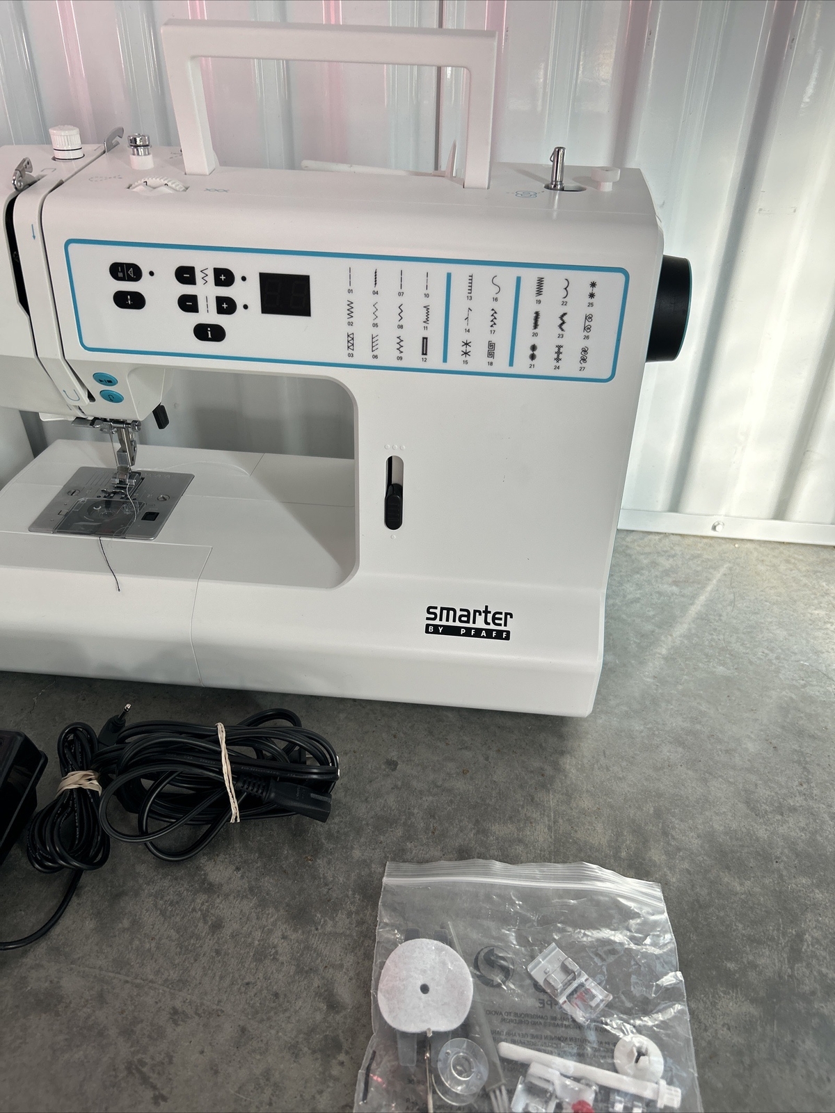 Pfaff Smarter 260c Computerized Sewing Machine (Partially Working) AS