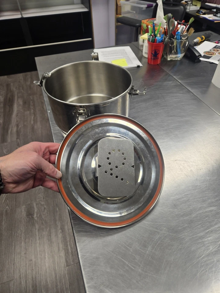 Contenedores de bóveda en C de 8 litros Foto 3 de 4