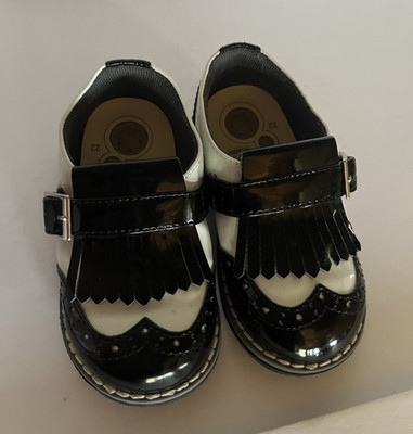 NEW Toddler Boys CHICCO Wing Tip Dress Shoes Black & White Size 22 US 6