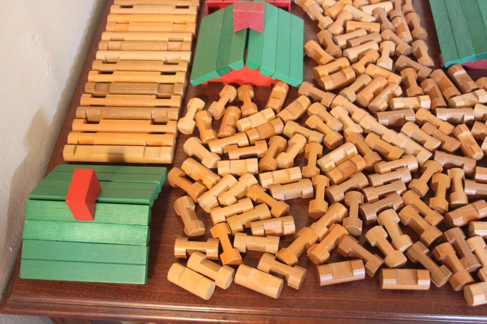 Lincoln Logs HUGE Lot 484 Pieces Vintage Roofs Windows TONS of Different Pieces - Image 4 of 4