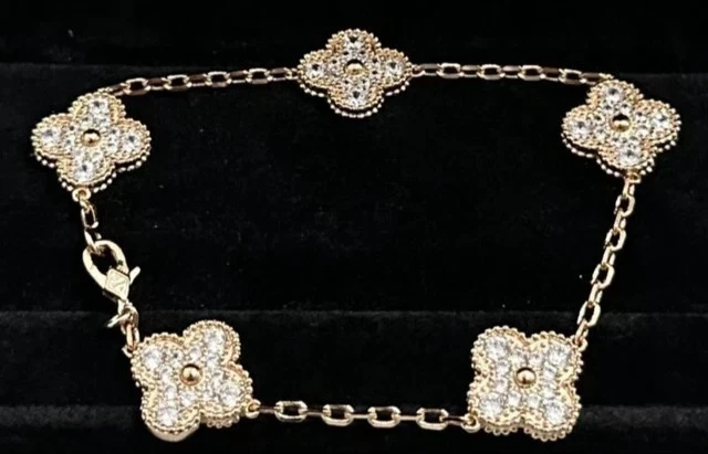 Brazalete de flores para mujer de diamantes creados en laboratorio de corte redondo de 2 quilates enchapado en oro amarillo de 14 quilates Foto 3 de 4