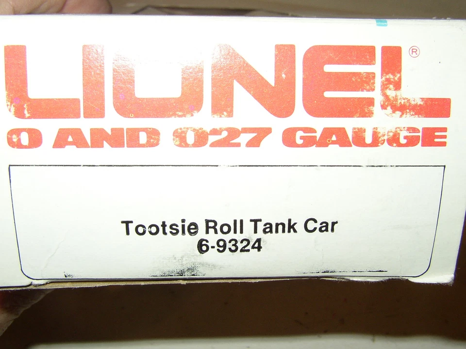 Lionel Tootsie Roll Tank Car #6-9324 LNIB - Image 3 of 3