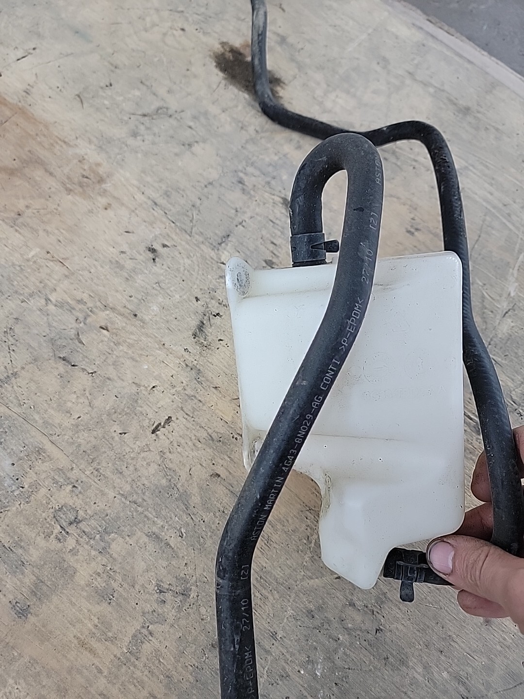 2011 ASTON MARTIN V8 DB9 RADIATOR COOLANT EXPANSION RESERVOIR TANK OEM