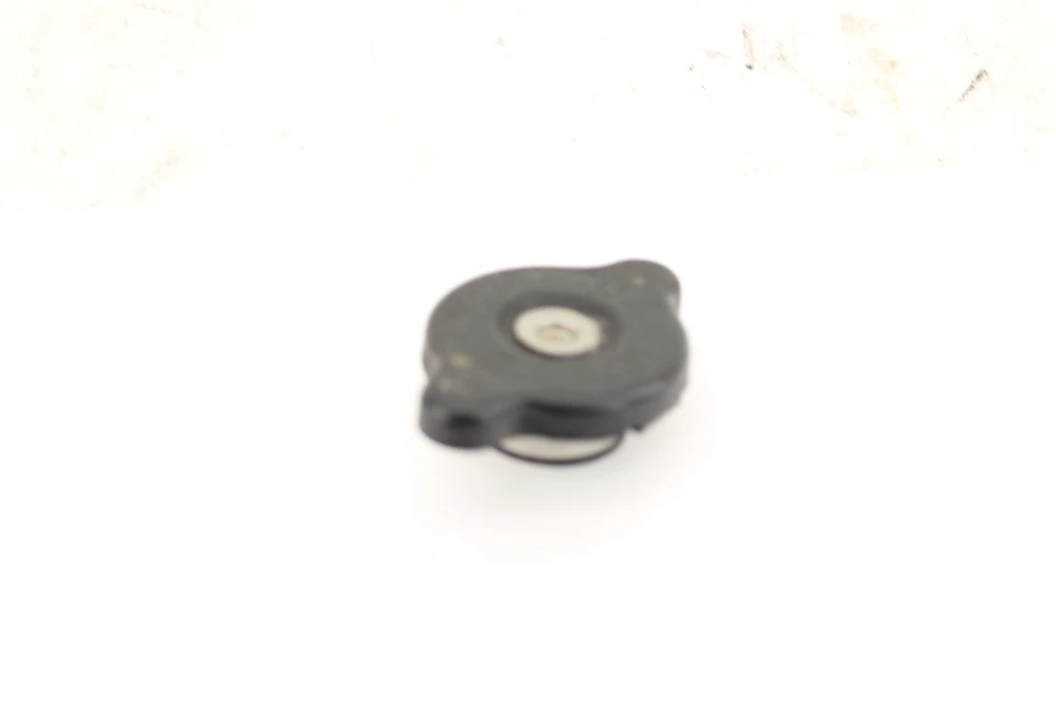 2015 Kawasaki Ninja 300 EX300A OEM RADIATOR CAP 49085-1066 Foto 2 de 4
