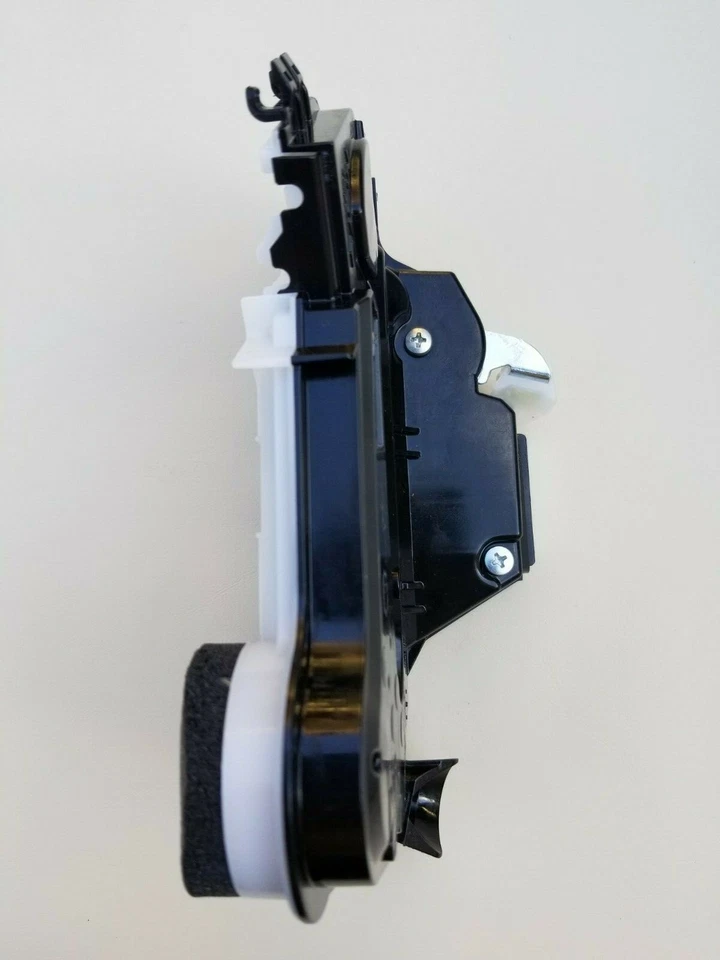 LIFE WARRANTY 19 to 25 Genuine Lexus ES300H ES350 door lock actuator RIGHT FRONT - Image 4 of 4