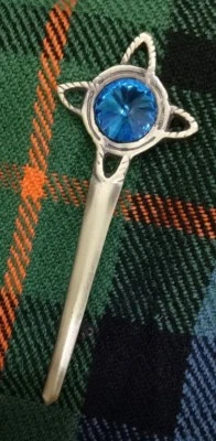 LION OF SCOTLAND Swirl Celtic Knot Kilt Pin Sky Blue Stone, Antique Finish, 4" Scottish pins