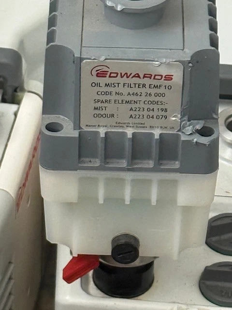 Bomba de vácuo de palhetas rotativas Edwards RV3 com filtro de névoa de óleo - Imagem 3 de 3