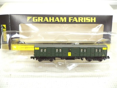 Graham Farish N-Gauge Bogie B Luggage Van, SR Green