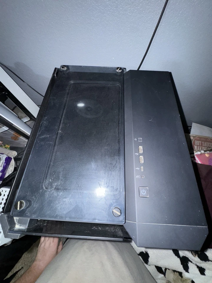 CORSAIR Crystal Series 680X RGB Tempered Glass ATX Smart Case - Image 2 of 4