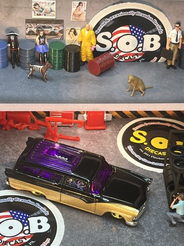 Hot Wheels 8 Crate Ford Wagon 2 Door NM Condition Purple/Gold Diecast - Picture 2 of 9