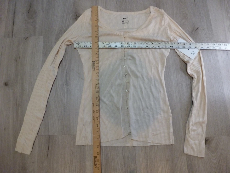 Camisa de entrenamiento de yoga Nike para mujer M beige con botones acanalada cuello redondo manga larga Foto 4 de 4