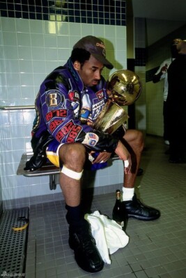 Kobe Bryant Win the NBA Champion HD Photo Art Print Wall Trophy Poster 11x16