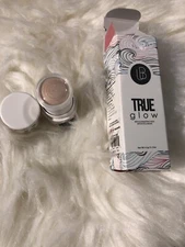 UB Universal Beauty True Glow Illuminator 01 Universal Light 