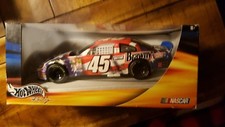 HOT WHEELS RACING KYLE PETTY 45 1/24 SCALE GP ON HOOD DIXIE ON TRUNK