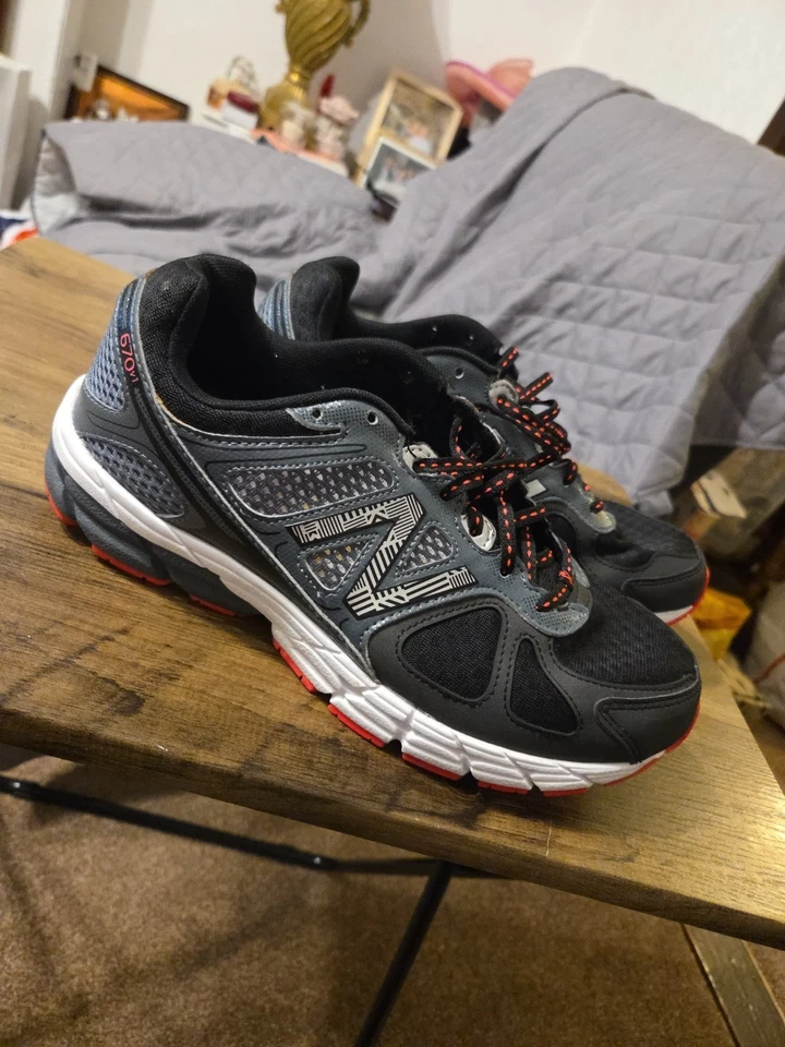 New Balance 670V1 Womens Running Trainers Size Uk 7.5 Excellent Condition  - Image 4 of 4