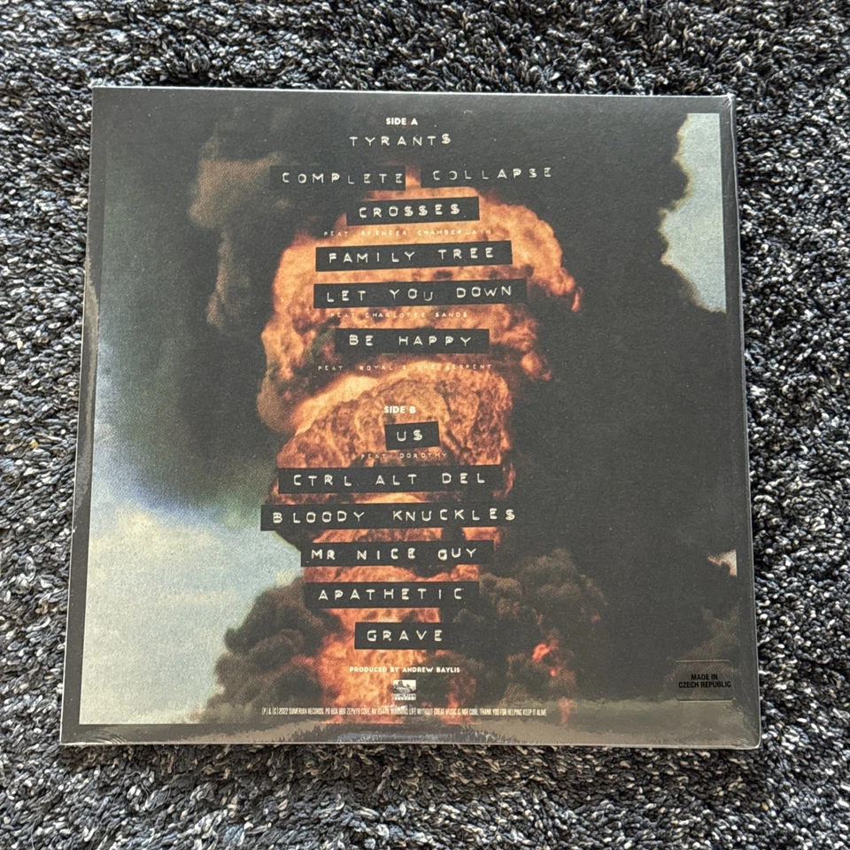 Complete Collapse by Sleeping with Sirens (Record, 2022) Foto 2 de 3