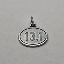 Dije de corredor de media maratón James Avery retirado 13,1 plata de ley