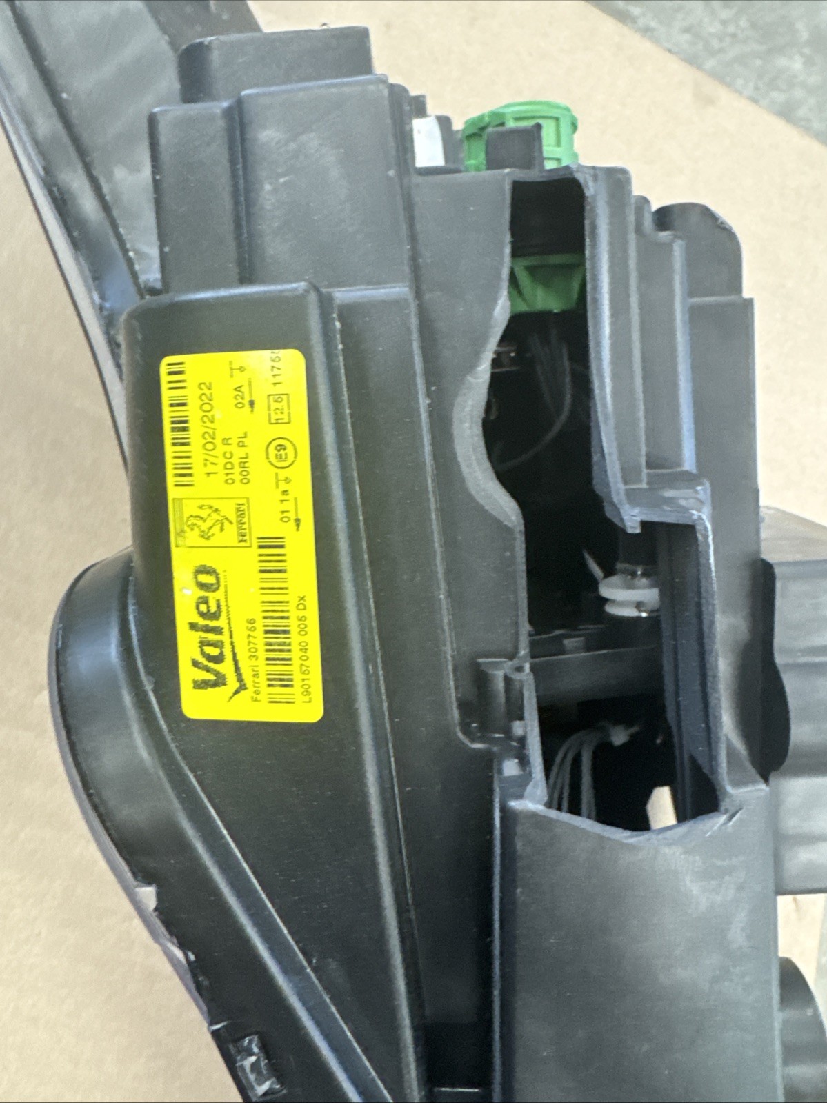 FERRARI 488 Challenge PASSENGER RIGHT SIDE HEADLIGHT OEM 307756 Damage