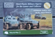 PLASTIC SOLDIER 15 MM. WW II GERMAN SDKFZ .250 LATE HALFTRACKS X 5 W/ CREW 1539
