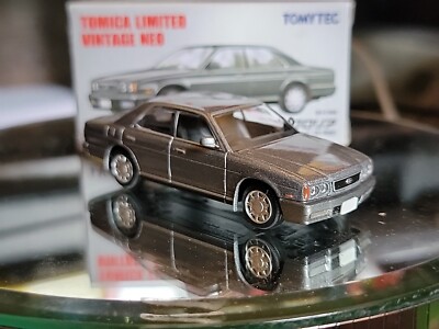 TomyTec Tomica Limited Vintage Neo 1/64 1991-95 Nissan Cedric