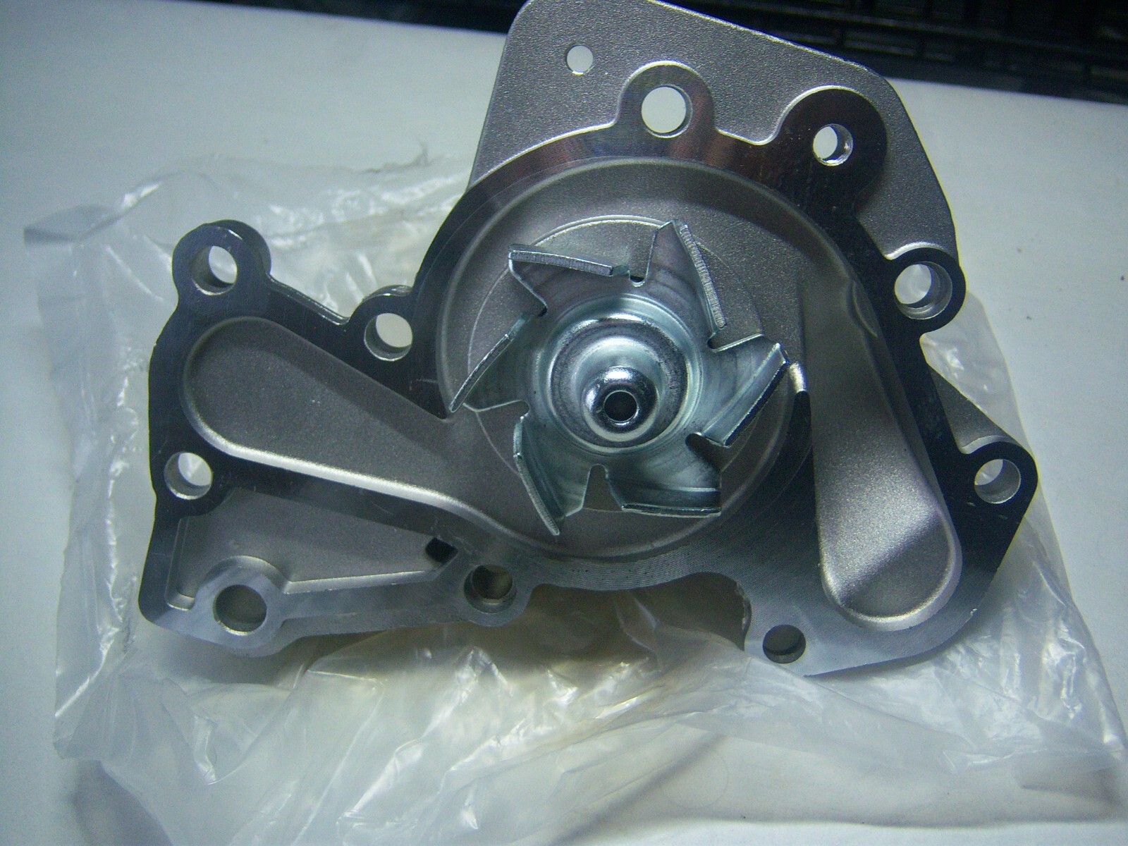 Hyundai Kia Water Pump Santa Fe Sonata Tiburon 2510037202 2510037102