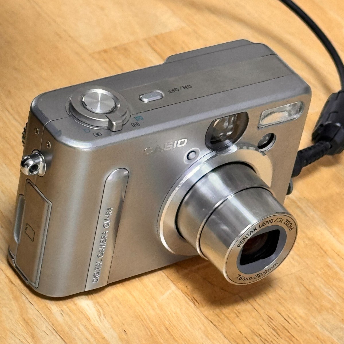 EXC+3] CASIO Compact digitalCamera QV-R4 Silver Optical zoom