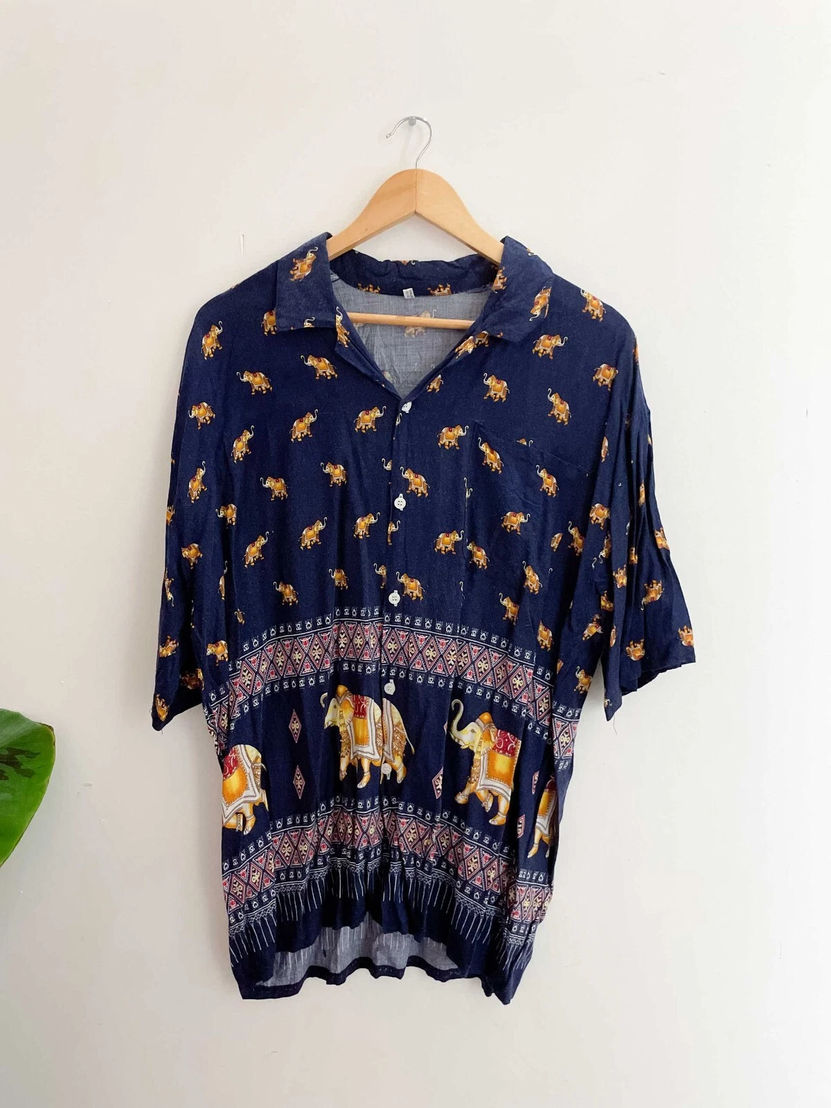 Vintage blue floral pattern mens short sleeve shirt size M| SKU 1679
Opens in a new window or tab