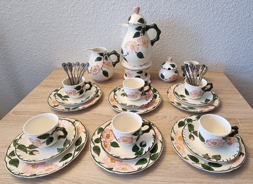 Villeroy & Boch Wildrose Kaffeeservice 23 tlg. Plus 12 x Besteck Rosen Motiv - Bild 1 von 13
