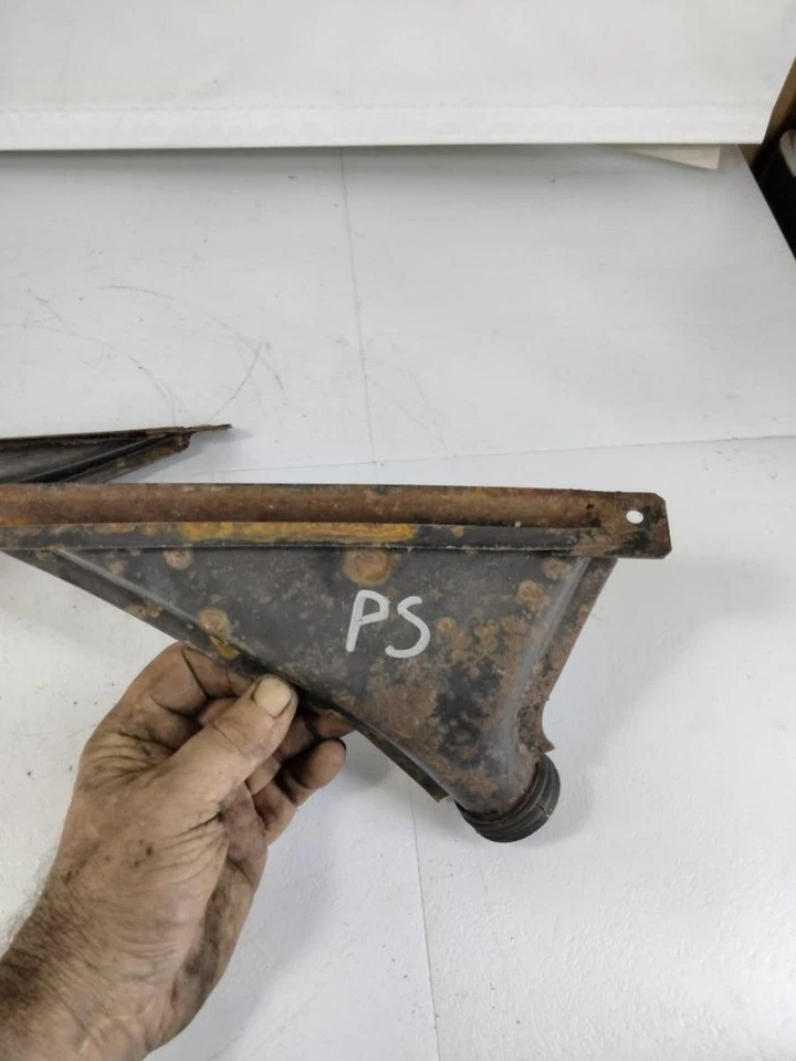 Par de boquillas de tablero de ventilación de descongelación MG MGB de 1975 a 1980 OEM Foto 2 de 4