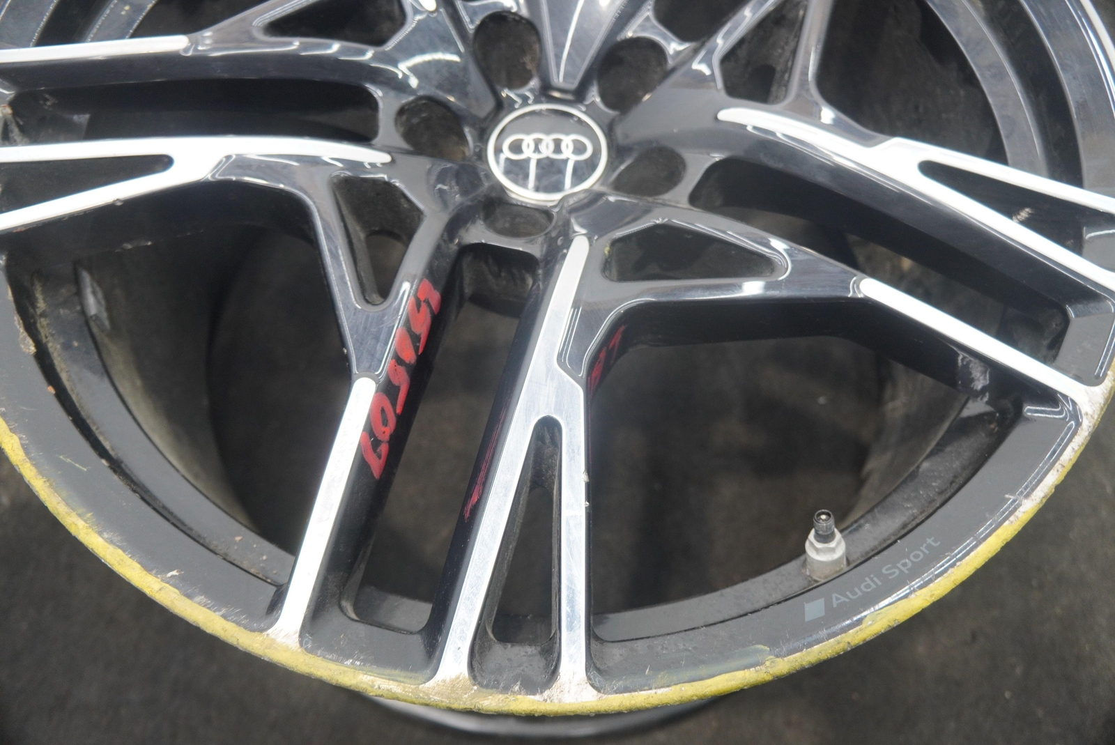 Rear 20X11" 5 Slotted Spoke Black Wheel Rim 4S0601025AJ Audi R8 2021-23 *Note*
