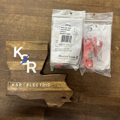 *New* MASTERLOCK 493B GRIP TIGHT CIRCUIT BREAKER LOCKOUT Lot Of 2