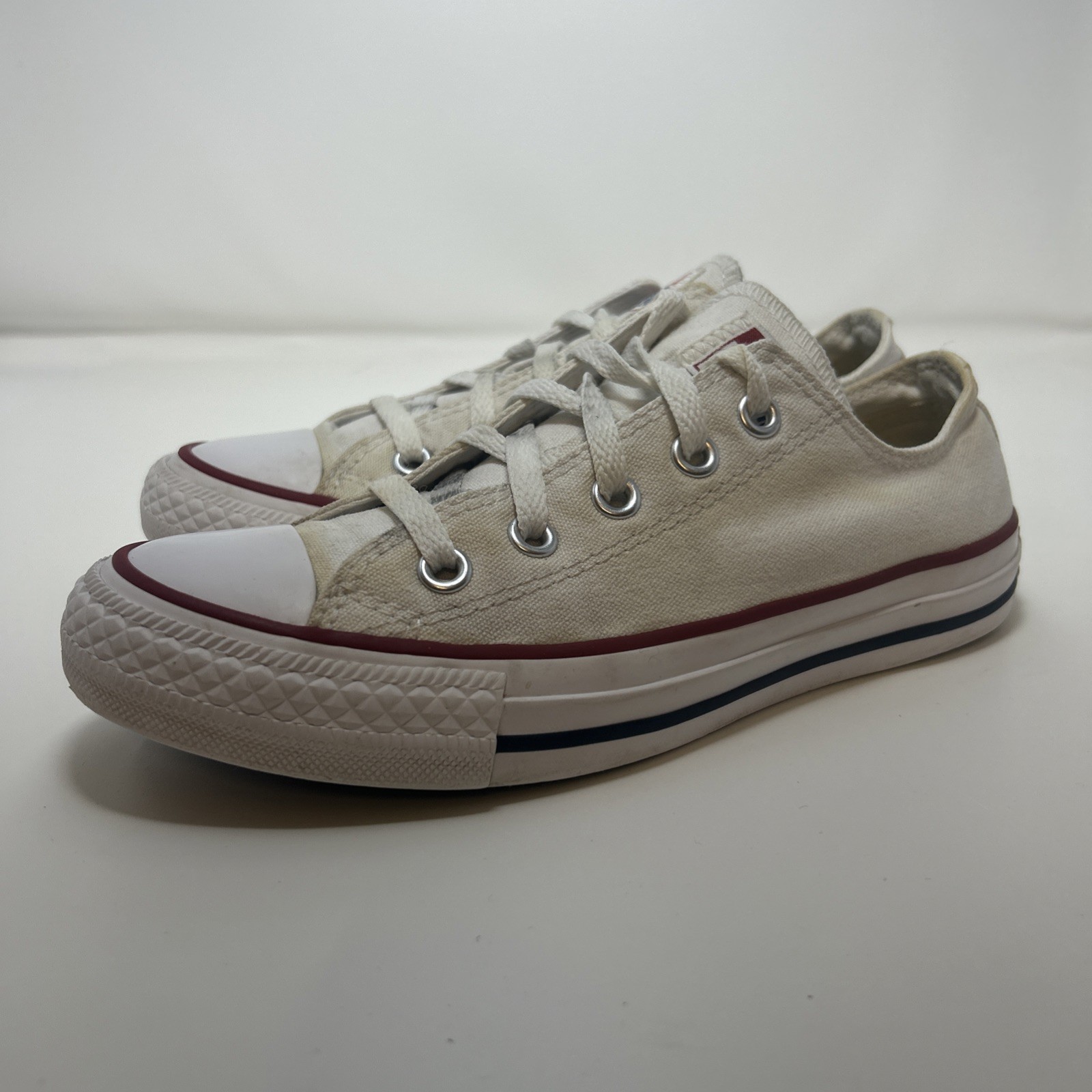Converse Chuck Taylor All Star White Low Top Sneakers Women's Size 6 W7652