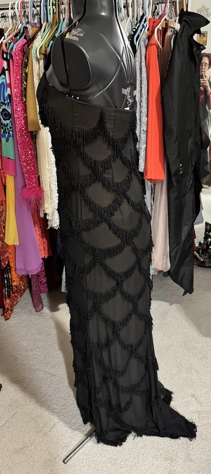 Vestido de noche negro festoneado brillante recortado sin tirantes talla 10 Foto 3 de 4