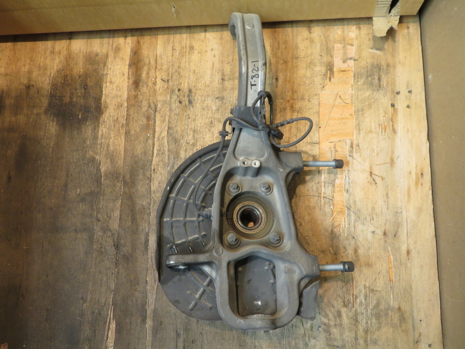 2014-2017 MASERATI GHIBLI SEDAN AWD FRONT LEFT DRIVER SIDE SPINDLE KNUCKLE OEM